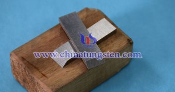 tungsten carbide blade applied for cutting nose bridge bar of surgical mask picture